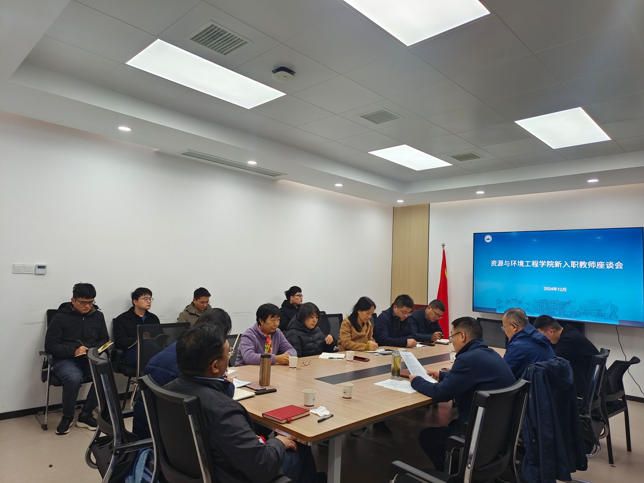 yl6809永利官网召开新入职教师座谈会